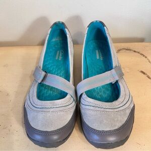 Clarks Leather Suede Gray and Teal Adjustable Strap Mary Jane Flats
